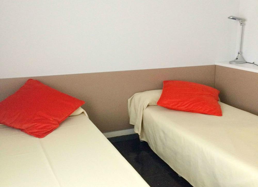 Residencia Universitaria Resa Roberto De Nobili Sant Cugat del Vallès Dış mekan fotoğraf