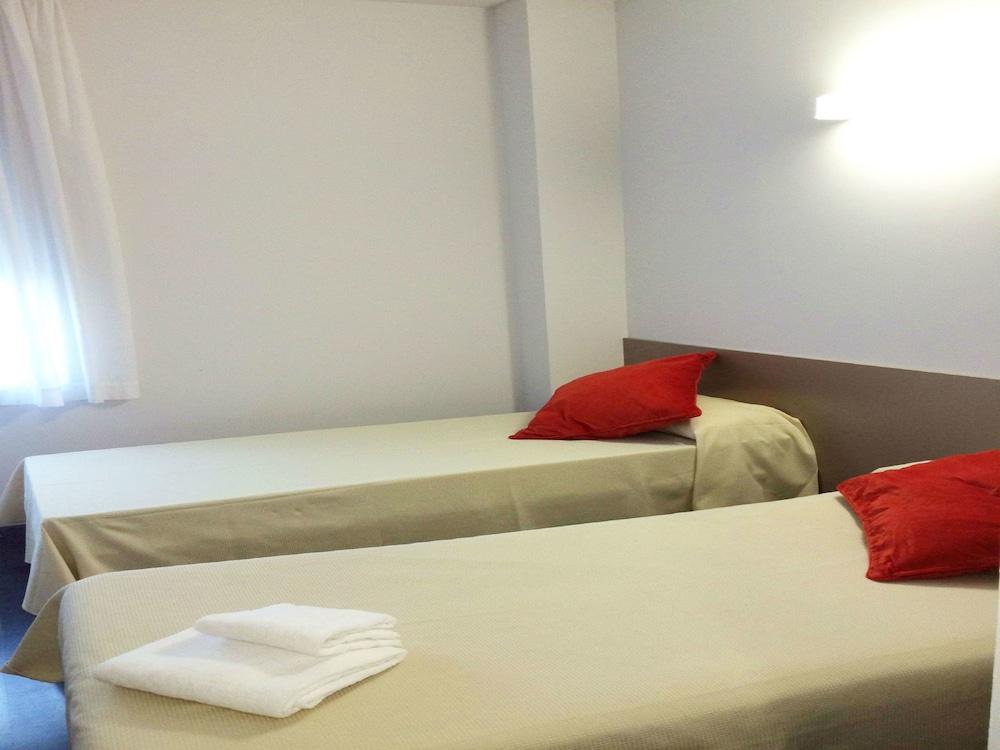 Residencia Universitaria Resa Roberto De Nobili Sant Cugat del Vallès Dış mekan fotoğraf