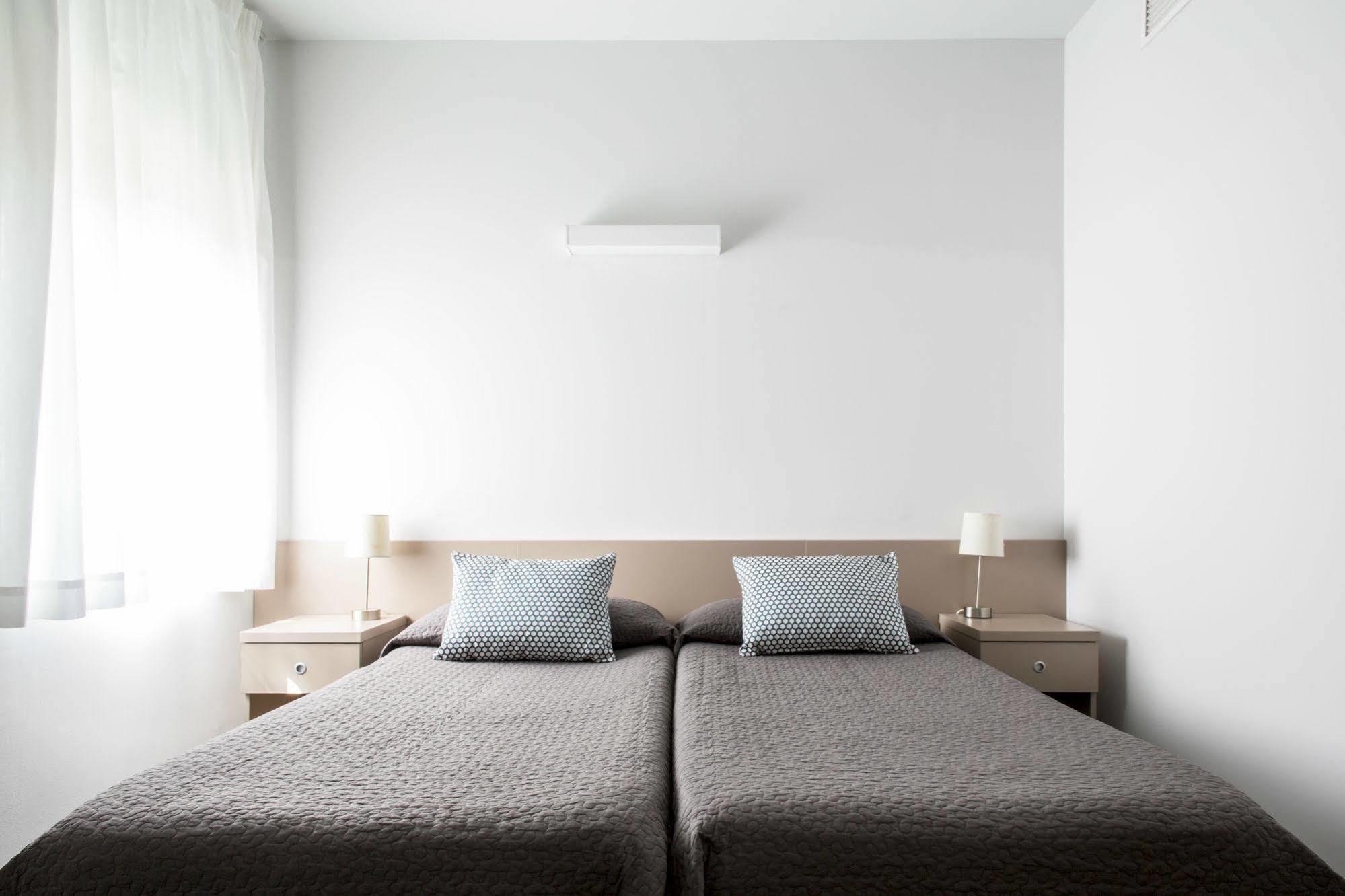 Residencia Universitaria Resa Roberto De Nobili Sant Cugat del Vallès Dış mekan fotoğraf