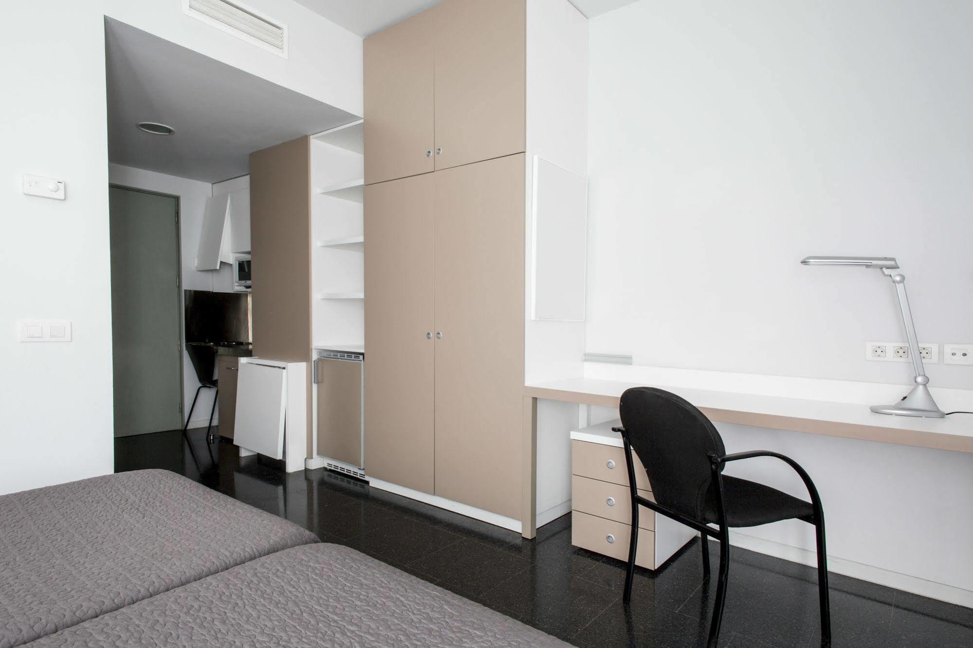 Residencia Universitaria Resa Roberto De Nobili Sant Cugat del Vallès Dış mekan fotoğraf