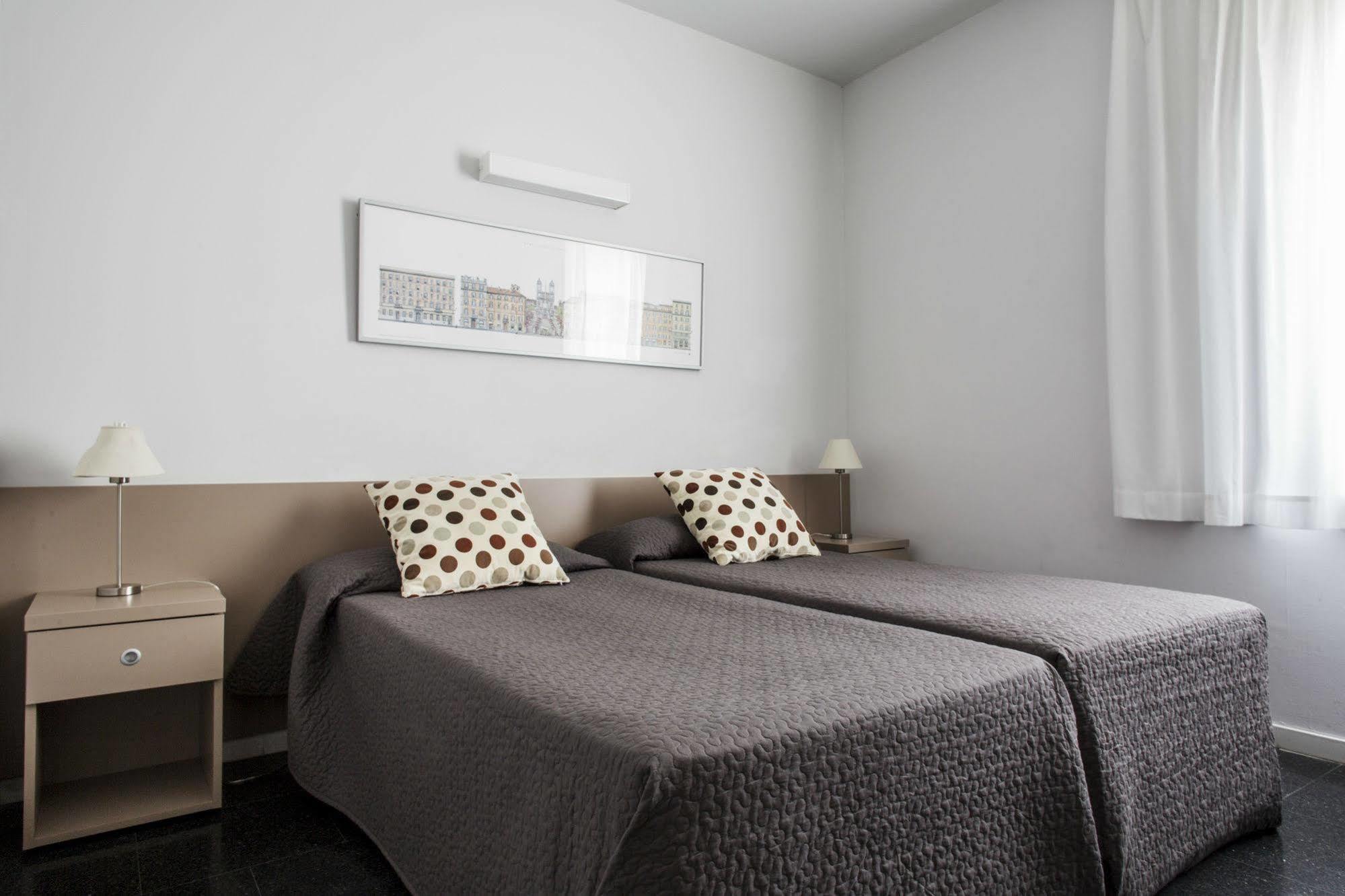 Residencia Universitaria Resa Roberto De Nobili Sant Cugat del Vallès Dış mekan fotoğraf