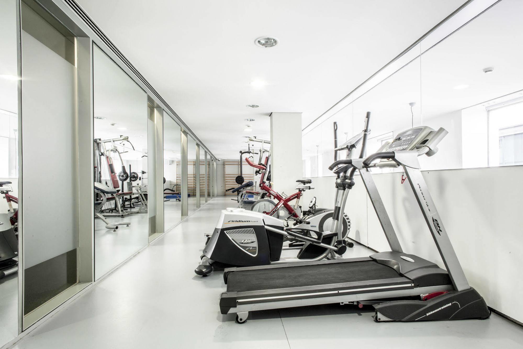 Residencia Universitaria Resa Roberto De Nobili Sant Cugat del Vallès Dış mekan fotoğraf